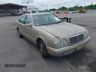 ✅ 1998 Mercedes-Benz E • VIN: WDBJF70F9WA621478 • Лот: 42962567. Опубликован ранее на IAAI с пробегом 205 371 миль. Бесплатный доступ к архиву аукционных продаж из США и подробный отчёт об истории автомобиля на DreamBid. Изображение 1.