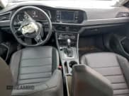 ✅ 2021 Volkswagen Jetta S • VIN: 3VWC57BUXMM033112 • Lot: 94043245. Wystawiony na Copart z przebiegiem 75 608 mil. Bezpłatny archiwum sprzedaży aukcyjnych z USA i szczegółowy raport historii pojazdu na DreamBid. Zdjęcie 8.