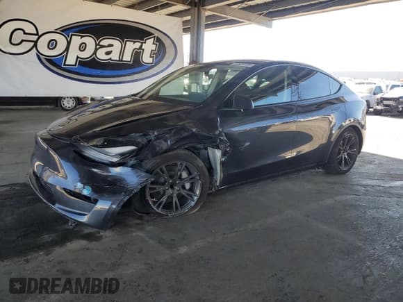 ✅ 2025 Tesla Model Y Long Range • VIN: 7SAYGDED5SF259138 • Лот: 82620725. Опубликован ранее на Copart с пробегом 7 829 миль. Бесплатный доступ к архиву аукционных продаж из США и подробный отчёт об истории автомобиля на DreamBid. Изображение 1.