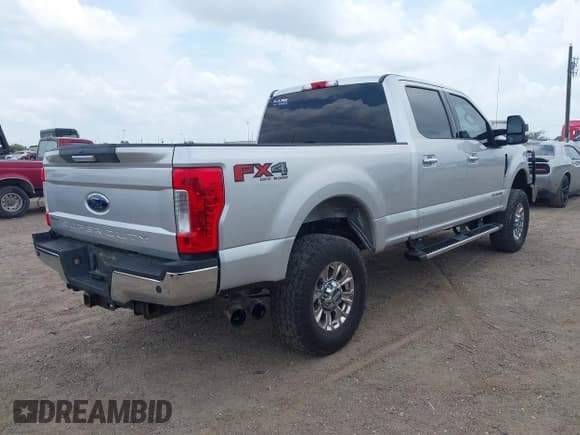 ✅ 2019 Ford F-250 XL • VIN: 1FT7W2BT0KEF68884 • Lot: 42448800. Wystawiony na IAAI z przebiegiem 98 618 mil. Bezpłatny archiwum sprzedaży aukcyjnych z USA i szczegółowy raport historii pojazdu na DreamBid. Zdjęcie 4.