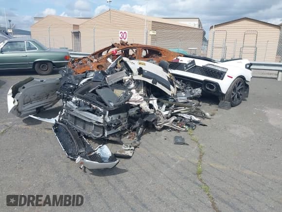 ✅ 2022 Audi R8 performance quattro • VIN: WUACEAFX7N7901019 • Лот: 41904531. Опубликован ранее на IAAI с пробегом Не указан. Бесплатный доступ к архиву аукционных продаж из США и подробный отчёт об истории автомобиля на DreamBid. Изображение 2.