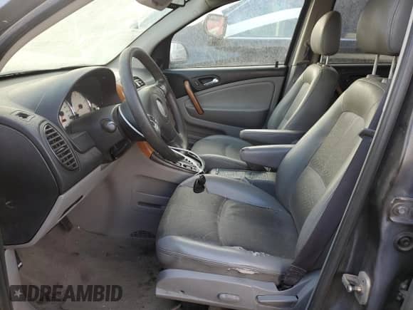 2007 Saturn VUE V6 z VIN 5GZCZ534X7S865182, wystawiony jako Copart lot #43450535 z przebiegiem 195 547 mil mil oraz Czysty tytuł • Clean title. Historia ofert i sprzedaży dostępna na DreamBid. Obrazek 7.