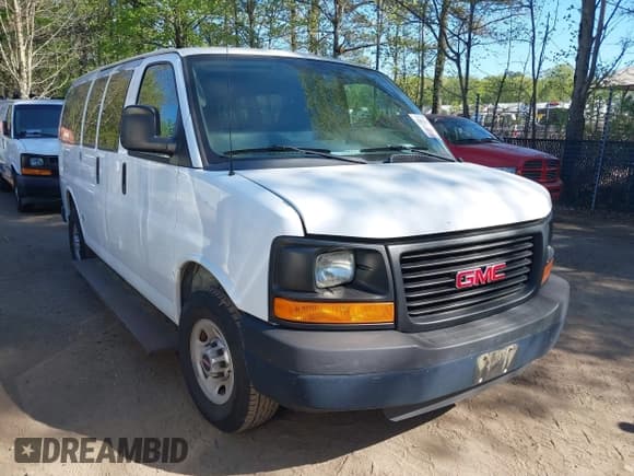 ✅ 2011 GMC Savana • VIN: 1GJW7PFA7B1113450 • Lot: 42070906. Listed on IAAI with 111,363 mi. Free auction sales archive from the USA and detailed vehicle history report at DreamBid. Image 1.