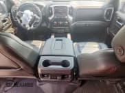 ✅ 2020 Chevrolet Silverado 1500 RST • VIN: 3GCUYEEL0LG183023 • Лот: 70036155. Опубликован ранее на Copart с пробегом 64 717 миль. Бесплатный доступ к архиву аукционных продаж из США и подробный отчёт об истории автомобиля на DreamBid. Изображение 8.