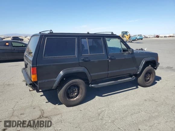 ✅ 1988 Jeep Cherokee • VIN: 1JCML784XJT042750 • Lot: 68876295. Listed on Copart with 388,192 mi. Free auction sales archive from the USA and detailed vehicle history report at DreamBid. Image 3.