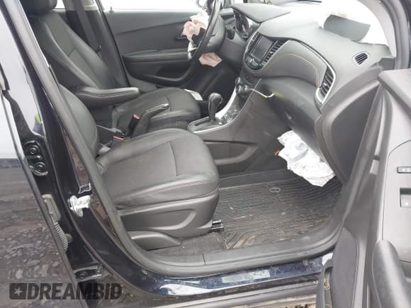 ✅ 2022 Chevrolet Trax LT • VIN: KL7CJPSM9NB516854 • Lot: 42344457. Wystawiony na IAAI z przebiegiem 14 000 mil. Bezpłatny archiwum sprzedaży aukcyjnych z USA i szczegółowy raport historii pojazdu na DreamBid. Zdjęcie 5.