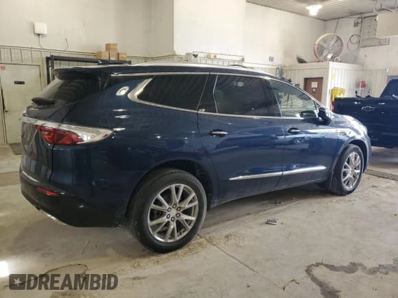 ✅ 2022 Buick Enclave Essence • VIN: 5GAERBKW2NJ139154 • Lot: 64052495. Wystawiony na Copart z przebiegiem Nie podano. Bezpłatny archiwum sprzedaży aukcyjnych z USA i szczegółowy raport historii pojazdu na DreamBid. Zdjęcie 3.