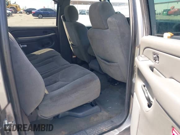 2007 Chevrolet Silverado 1500 LT1 z VIN 2GCEC13Z271162112, wystawiony jako IAAI lot #42003402 z przebiegiem 343 076 mil mil oraz . Historia ofert i sprzedaży dostępna na DreamBid. Obrazek 8.