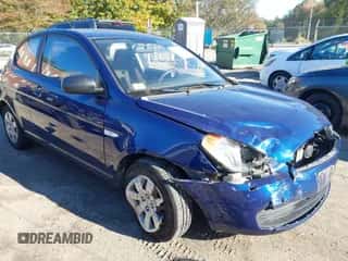 2011 Hyundai Accent GS z VIN KMHCM3AC4BU195927, wystawiony jako IAAI lot #43377618 z przebiegiem 55 933 mil mil oraz . Historia ofert i sprzedaży dostępna na DreamBid. Obrazek 1.