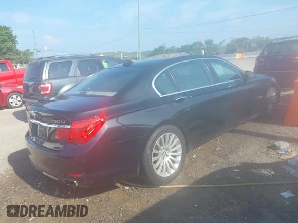✅ 2012 BMW 7 Series 750Li • VIN: WBAKB8C55CC962853 • Lot: 42705832. Wystawiony na IAAI z przebiegiem 154 689 mil. Bezpłatny archiwum sprzedaży aukcyjnych z USA i szczegółowy raport historii pojazdu na DreamBid. Zdjęcie 4.