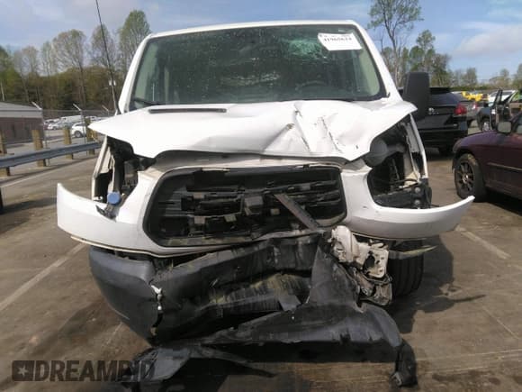 ✅ 2015 Ford Transit Cargo • VIN: 1FTNE1YM6FKA97397 • Lot: 41965624. Wystawiony na IAAI z przebiegiem 249 447 mil. Bezpłatny archiwum sprzedaży aukcyjnych z USA i szczegółowy raport historii pojazdu na DreamBid. Zdjęcie 13.