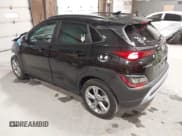 ✅ 2023 Hyundai Kona SEL • VIN: KM8K3CAB1PU949637 • Лот: 43394798. Опубликован ранее на IAAI с пробегом 11 661 миль. Бесплатный доступ к архиву аукционных продаж из США и подробный отчёт об истории автомобиля на DreamBid. Изображение 3.