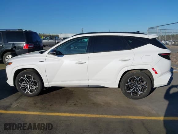 ✅ 2022 Hyundai Tucson N Line • VIN: KM8JF3AE6NU122193 • Lot: 41880185. Wystawiony na IAAI z przebiegiem 17 966 mil. Bezpłatny archiwum sprzedaży aukcyjnych z USA i szczegółowy raport historii pojazdu na DreamBid. Zdjęcie 14.