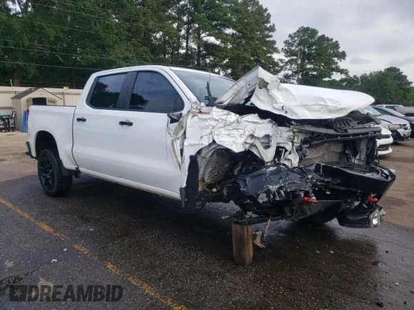 ✅ 2021 Chevrolet Silverado 1500 LT Trail Boss • VIN: 3GCPYFED9MG295722 • Lot: 70243144. Wystawiony na Copart z przebiegiem 76 753 mil. Bezpłatny archiwum sprzedaży aukcyjnych z USA i szczegółowy raport historii pojazdu na DreamBid. Zdjęcie 4.
