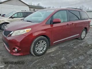 ✅ 2013 Toyota Sienna XLE • VIN: 5TDYK3DC1DS390841 • Lot: 96059335. Listed on Copart with 211,253 mi. Free auction sales archive from the USA and detailed vehicle history report at DreamBid. Image 1.