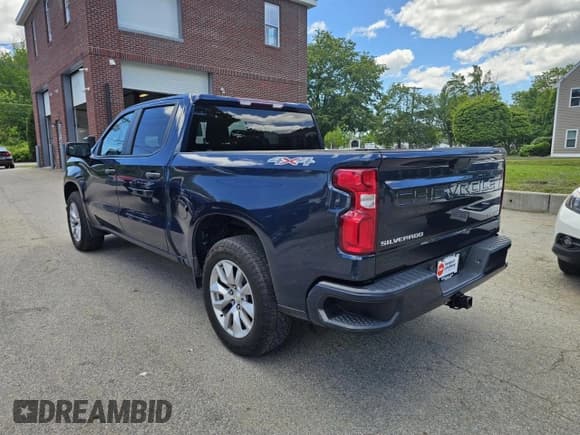 ✅ 2022 Chevrolet Silverado 1500 Custom • VIN: 3GCPYBEK5NG111420 • Lot: 58735745. Wystawiony na Copart z przebiegiem 118 861 mil. Bezpłatny archiwum sprzedaży aukcyjnych z USA i szczegółowy raport historii pojazdu na DreamBid. Zdjęcie 3.