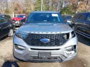 ✅ 2020 Ford Explorer ST • VIN: 1FM5K8GC1LGB61432 • Lot: 43650421. Wystawiony na IAAI z przebiegiem 83 099 mil. Bezpłatny archiwum sprzedaży aukcyjnych z USA i szczegółowy raport historii pojazdu na DreamBid. Zdjęcie 13.