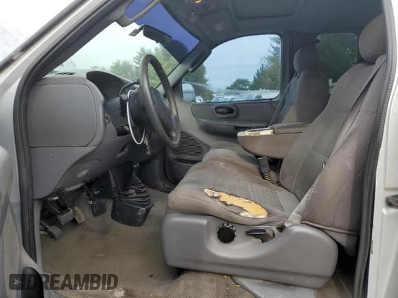 ✅ 2003 Ford F-150 XL • VIN: 2FTRX18L53CB04634 • Lot: 84285995. Wystawiony na Copart z przebiegiem Nie podano. Bezpłatny archiwum sprzedaży aukcyjnych z USA i szczegółowy raport historii pojazdu na DreamBid. Zdjęcie 7.