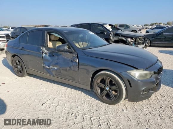 ✅ 2015 BMW 3 Series 320i xDrive • VIN: WBA3C3G52FNS75160 • Lot: 85280365. Wystawiony na Copart z przebiegiem 171 713 mil. Bezpłatny archiwum sprzedaży aukcyjnych z USA i szczegółowy raport historii pojazdu na DreamBid. Zdjęcie 4.