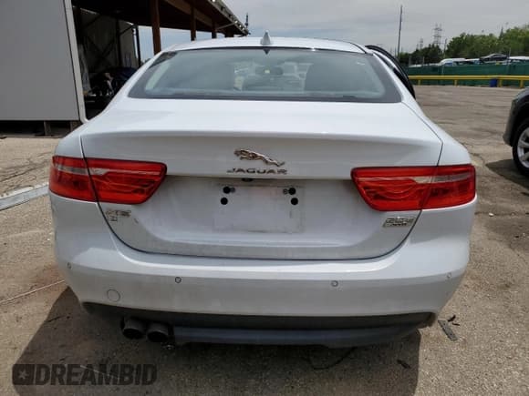✅ 2018 Jaguar XE • VIN: SAJAK4FN4JCP22324 • Лот: 60671125. Опубликован ранее на Copart с пробегом 47 010 миль. Бесплатный доступ к архиву аукционных продаж из США и подробный отчёт об истории автомобиля на DreamBid. Изображение 6.