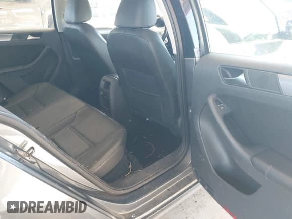 ✅ 2013 Volkswagen Jetta TDI w/Premium/Nav • VIN: 3VWLL7AJXDM406369 • Lot: 43319941. Wystawiony na IAAI z przebiegiem 153 621 mil. Bezpłatny archiwum sprzedaży aukcyjnych z USA i szczegółowy raport historii pojazdu na DreamBid. Zdjęcie 8.