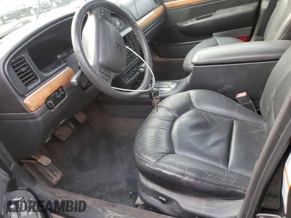 ✅ 2001 Lincoln Continental • VIN: 1LNHM97V01Y656839 • Lot: 64583255. Listed on Copart with 105,057 mi. Free auction sales archive from the USA and detailed vehicle history report at DreamBid. Image 7.