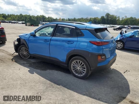 ✅ 2021 Hyundai Kona SEL Plus • VIN: KM8K6CAA4MU628752 • Лот: 69837694. Опубликован ранее на Copart с пробегом 33 053 миль. Бесплатный доступ к архиву аукционных продаж из США и подробный отчёт об истории автомобиля на DreamBid. Изображение 2.