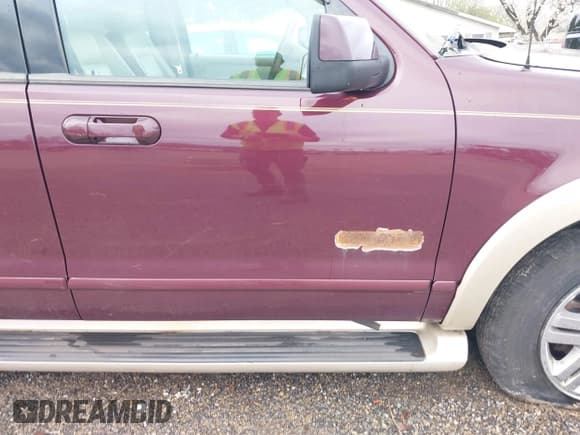 ✅ 2006 Ford Explorer Eddie Bauer • VIN: 1FMEU74846ZA09335 • Lot: 41986862. Wystawiony na IAAI z przebiegiem 139 406 mil. Bezpłatny archiwum sprzedaży aukcyjnych z USA i szczegółowy raport historii pojazdu na DreamBid. Zdjęcie 18.