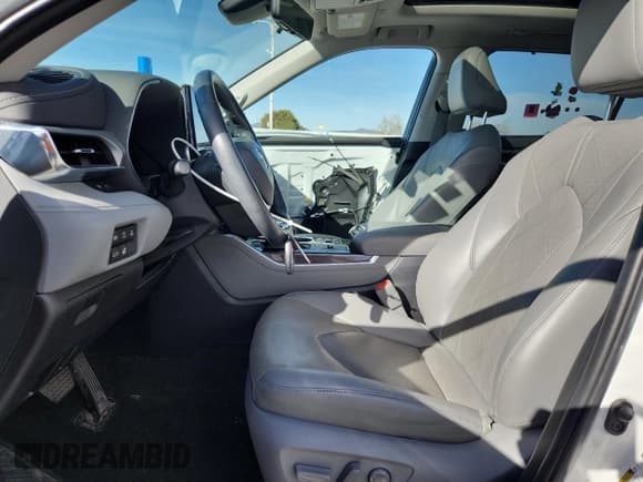 ✅ 2023 Toyota Highlander Hybrid Platinum • VIN: 5TDEBRCH4PS122373 • Lot: 91297405. Wystawiony na Copart z przebiegiem 32 673 mil. Bezpłatny archiwum sprzedaży aukcyjnych z USA i szczegółowy raport historii pojazdu na DreamBid. Zdjęcie 7.