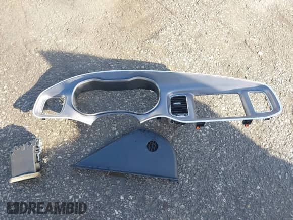 2020 Dodge Charger SXT с VIN 2C3CDXBG6LH144127, выставлен на аукционе IAAI как лот 40927988 с пробегом Не указан миль и . История ставок и продаж доступна на DreamBid. Изображение 12.