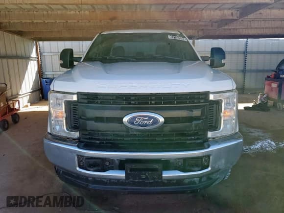 ✅ 2017 Ford F-250 XL • VIN: 1FT7X2B65HEF34228 • Lot: 91735595. Wystawiony na Copart z przebiegiem 200 203 mil. Bezpłatny archiwum sprzedaży aukcyjnych z USA i szczegółowy raport historii pojazdu na DreamBid. Zdjęcie 5.