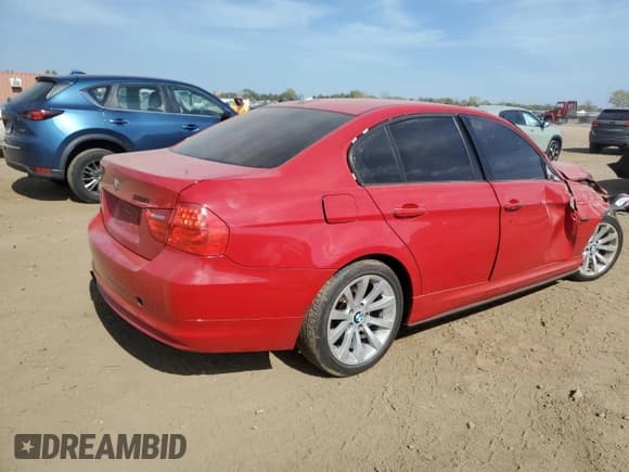 ✅ 2011 BMW 3 Series 328i • VIN: WBAPH7C59BE679177 • Lot: 82196155. Wystawiony na Copart z przebiegiem 64 896 mil. Bezpłatny archiwum sprzedaży aukcyjnych z USA i szczegółowy raport historii pojazdu na DreamBid. Zdjęcie 3.