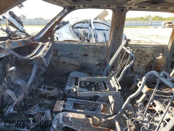 ✅ 2007 Chevrolet Silverado 2500HD LT1 • VIN: 1GCHK23D67F156106 • Лот: 90521295. Опубликован ранее на Copart с пробегом Не указан. Бесплатный доступ к архиву аукционных продаж из США и подробный отчёт об истории автомобиля на DreamBid. Изображение 7.