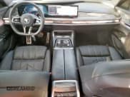 ✅ 2024 BMW 7 Series 760i xDrive • VIN: WBA33EJ02RCS57864 • Lot: 84426565. Wystawiony na Copart z przebiegiem 7 726 mil. Bezpłatny archiwum sprzedaży aukcyjnych z USA i szczegółowy raport historii pojazdu na DreamBid. Zdjęcie 8.