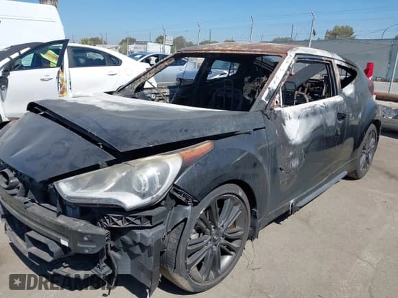 ✅ 2016 Hyundai Veloster Turbo • VIN: KMHTC6AE2GU291956 • Lot: 40088117. Wystawiony na IAAI z przebiegiem Nie podano. Bezpłatny archiwum sprzedaży aukcyjnych z USA i szczegółowy raport historii pojazdu na DreamBid. Zdjęcie 6.