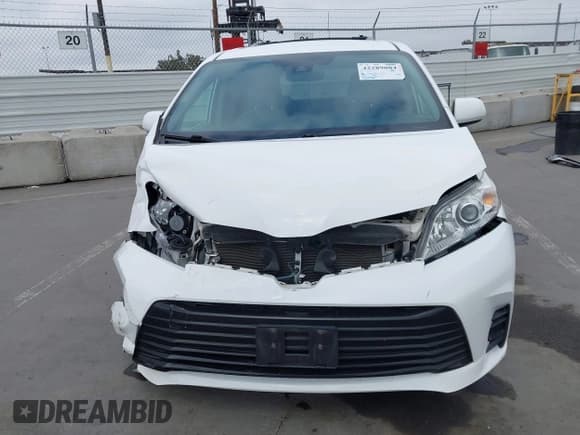 ✅ 2020 Toyota Sienna LE Auto Access Seat • VIN: 5TDKZ3DC0LS044909 • Lot: 42289084. Listed on IAAI with 71,090 mi. Free auction sales archive from the USA and detailed vehicle history report at DreamBid. Image 13.