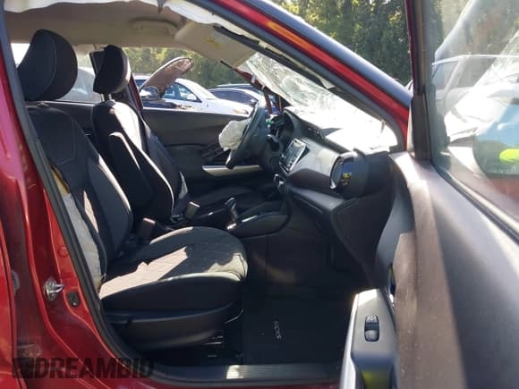 ✅ 2019 Nissan Kicks S • VIN: 3N1CP5CU4KL551805 • Lot: 42787767. Wystawiony na IAAI z przebiegiem 101 283 mil. Bezpłatny archiwum sprzedaży aukcyjnych z USA i szczegółowy raport historii pojazdu na DreamBid. Zdjęcie 5.