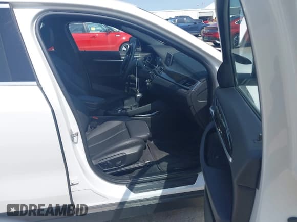 ✅ 2018 BMW X2 sDrive28i • VIN: WBXYJ3C39JEJ82408 • Lot: 41919498. Listed on IAAI with 121,403 mi. Free auction sales archive from the USA and detailed vehicle history report at DreamBid. Image 5.