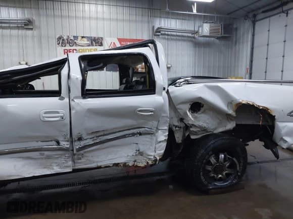 ✅ 2005 GMC Sierra 2500HD SLT • VIN: 1GTHK23215F964231 • Lot: 42156846. Wystawiony na IAAI z przebiegiem Nie podano. Bezpłatny archiwum sprzedaży aukcyjnych z USA i szczegółowy raport historii pojazdu na DreamBid. Zdjęcie 13.