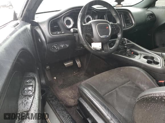 ✅ 2018 Dodge Challenger T/A • VIN: 2C3CDZBT2JH112166 • Lot: 60901164. Wystawiony na Copart z przebiegiem Nie podano. Bezpłatny archiwum sprzedaży aukcyjnych z USA i szczegółowy raport historii pojazdu na DreamBid. Zdjęcie 8.