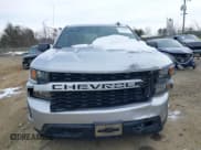 ✅ 2020 Chevrolet Silverado 1500 Custom • VIN: 1GCRWBEKXLZ375096 • Lot: 41299675. Wystawiony na IAAI z przebiegiem 32 046 mil. Bezpłatny archiwum sprzedaży aukcyjnych z USA i szczegółowy raport historii pojazdu na DreamBid. Zdjęcie 12.