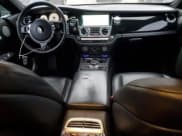 ✅ 2017 Rolls-Royce Wraith • VIN: SCA665C53HUX86532 • Lot: 65635385. Wystawiony na Copart z przebiegiem 28 967 mil. Bezpłatny archiwum sprzedaży aukcyjnych z USA i szczegółowy raport historii pojazdu na DreamBid. Zdjęcie 8.