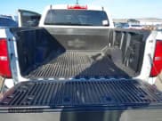 ✅ 2020 Chevrolet Colorado 2WD LT • VIN: 1GCGSCEN1L1124890 • Lot: 41856902. Wystawiony na IAAI z przebiegiem 85 512 mil. Bezpłatny archiwum sprzedaży aukcyjnych z USA i szczegółowy raport historii pojazdu na DreamBid. Zdjęcie 17.