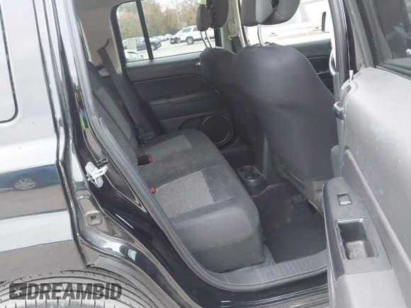 ✅ 2012 Jeep Patriot Sport • VIN: 1C4NJRBB8CD512818 • Lot: 43568016. Wystawiony na IAAI z przebiegiem 119 786 mil. Bezpłatny archiwum sprzedaży aukcyjnych z USA i szczegółowy raport historii pojazdu na DreamBid. Zdjęcie 8.