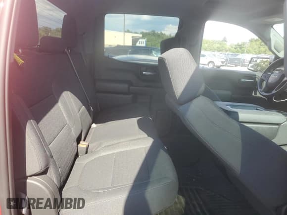 ✅ 2022 Chevrolet Silverado 1500 Custom • VIN: 3GCPYBEK6NG188796 • Lot: 62487375. Wystawiony na Copart z przebiegiem 31 799 mil. Bezpłatny archiwum sprzedaży aukcyjnych z USA i szczegółowy raport historii pojazdu na DreamBid. Zdjęcie 10.