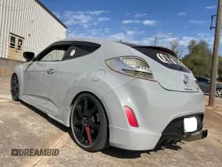 ✅ 2013 Hyundai Veloster w/Gray Int • VIN: KMHTC6AD5DU129192 • Lot: 76520404. Wystawiony na Copart z przebiegiem 108 688 mil. Bezpłatny archiwum sprzedaży aukcyjnych z USA i szczegółowy raport historii pojazdu na DreamBid. Zdjęcie 3.