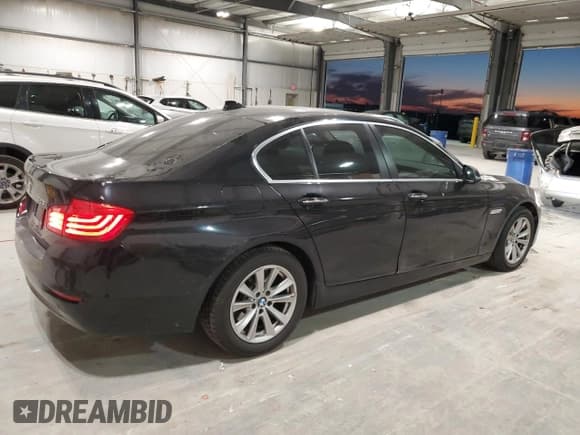 ✅ 2016 BMW 5 Series 528i xDrive • VIN: WBA5A7C5XGG149338 • Лот: 82724405. Опубликован ранее на Copart с пробегом 92 399 миль. Бесплатный доступ к архиву аукционных продаж из США и подробный отчёт об истории автомобиля на DreamBid. Изображение 3.