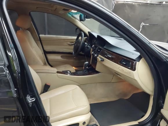 ✅ 2011 BMW 3 Series 328i • VIN: WBAPH5C51BF093264 • Lot: 42939031. Listed on IAAI with 127,660 mi. Free auction sales archive from the USA and detailed vehicle history report at DreamBid. Image 5.