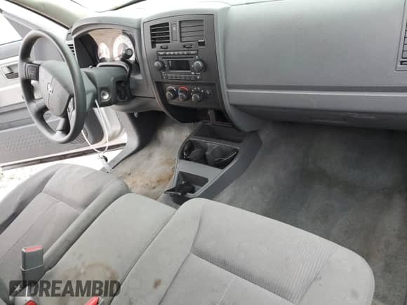 2006 Dodge Dakota ST z VIN 1D7HE22K96S532249, wystawiony jako Copart lot #81780264 z przebiegiem 98 869 mil mil oraz Szkoda całkowita • Salvage title. Historia ofert i sprzedaży dostępna na DreamBid. Obrazek 8.