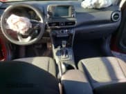 ✅ 2021 Hyundai Kona SE • VIN: KM8K1CAA8MU709364 • Лот: 71622903. Опубликован ранее на Copart с пробегом Не указан. Бесплатный доступ к архиву аукционных продаж из США и подробный отчёт об истории автомобиля на DreamBid. Изображение 8.